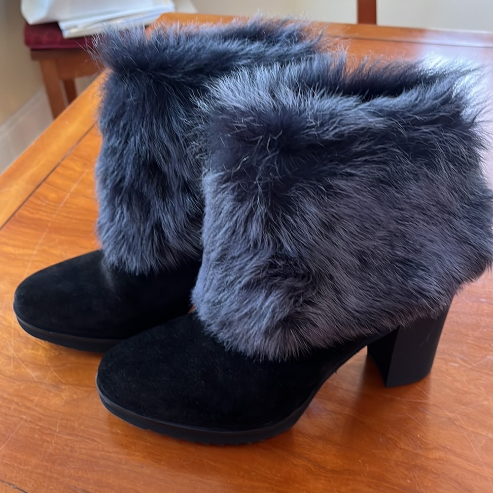 Johnston & Murphy Black Suede Ankle Boots with Gray Faux Fur Cuff